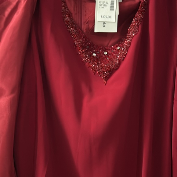 Red 3 piece suit sequins sleeveless blouse and skirt - Picture 2 of 4